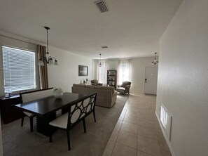 Interior - Fenced in - Walk to Brandon boat ramp & 25 minutes to Busch Garden theme parks!  (Brandon)
