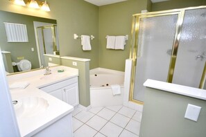 Bathtub, hair dryer, towels - Ref 60.  Stunning villa in perfect location. Close to Disney (Four Corners)