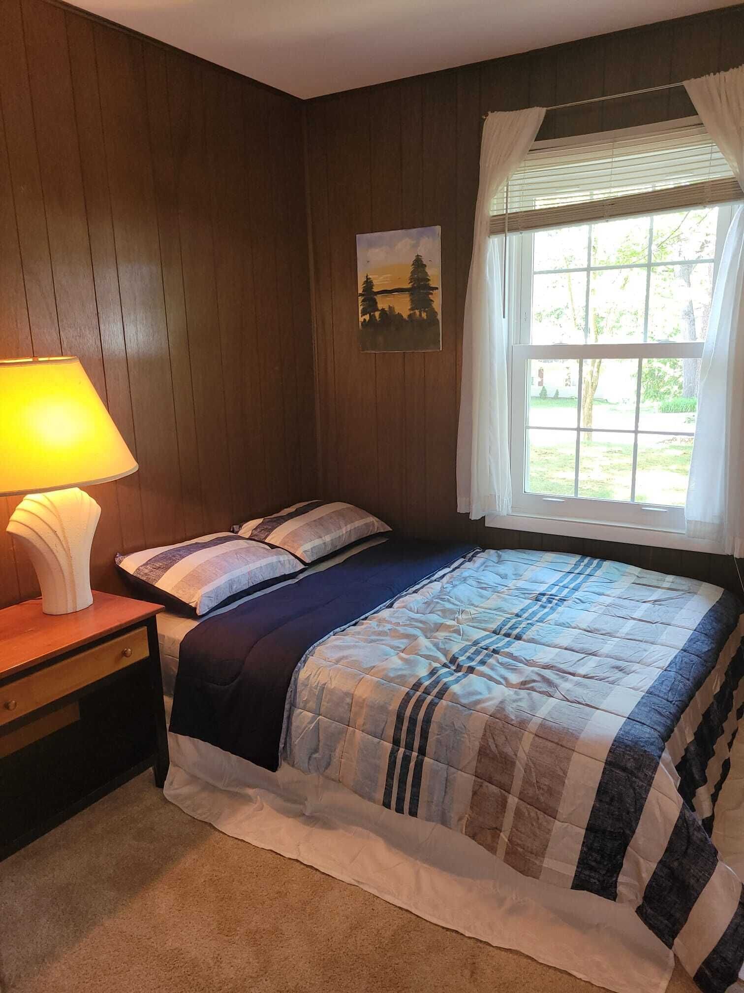 3 chambres, fer et planche à repasser, accès au Wi-Fi (inclus)