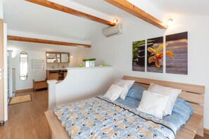 3 chambres, fer et planche à repasser, lit parapluie