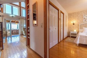 2 chambres, fer et planche à repasser, Wi-Fi, draps fournis