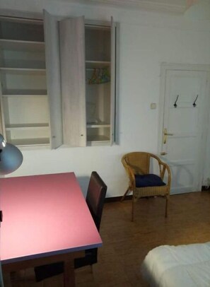 4 chambres, accès au Wi-Fi (inclus), literie fournie