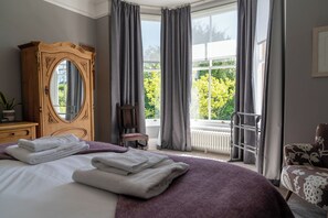 4 soverom, safe på rommet, skrivebord og strykejern/-brett