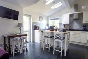 Fridge, microwave, oven, stovetop - Hillcote - stunning house, garden, parking, 2 lounges, superking beds. Cornwall. (Wadebridge)
