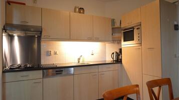 Refrigerador, microondas, horno y lavavajillas