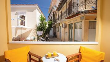 Lefkada | ํ
๋ผ์ค/ํํฐ์ค