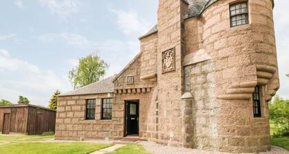 Holly Leaf Cottage - Drum Castle Estate