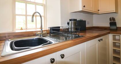 Holly Leaf Cottage - Drum Castle Estate