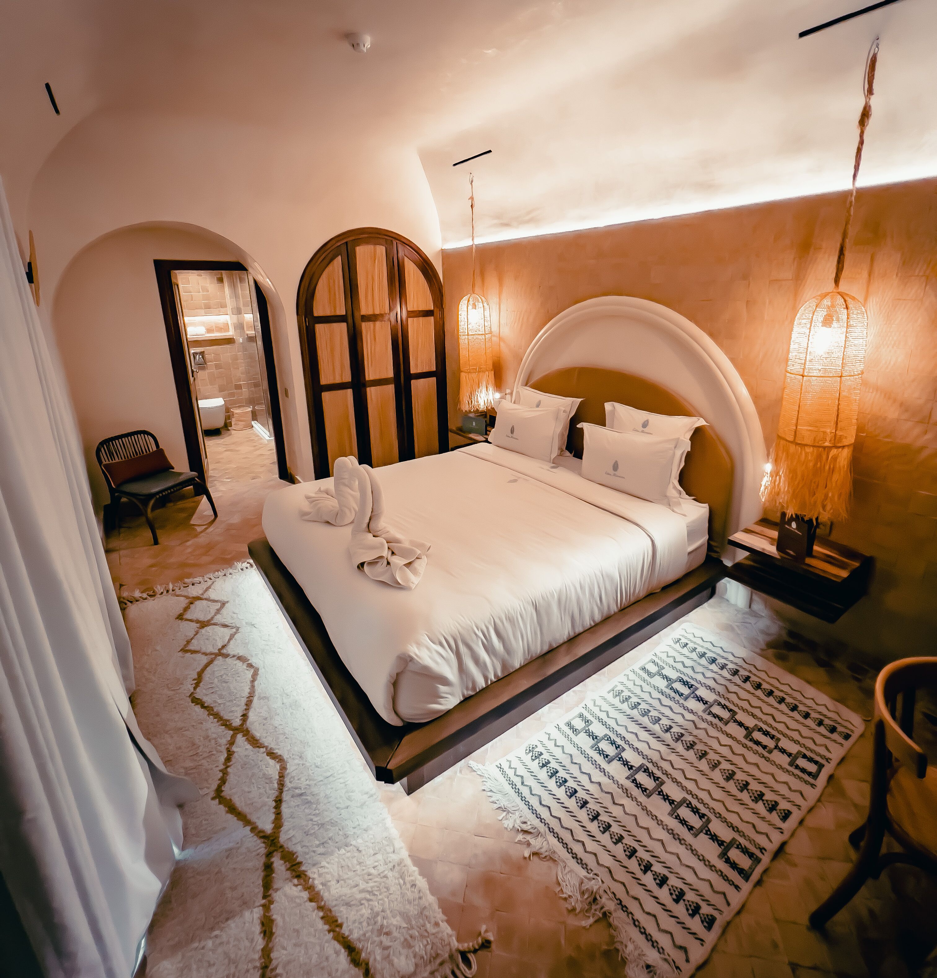 皇家双人房 | 迷你吧、办公桌、隔音、免费 WiFi