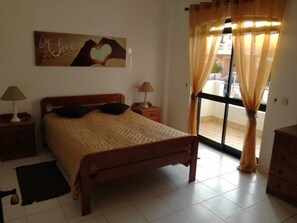 3 chambres, fer et planche à repasser, Wi-Fi gratuit, draps fournis