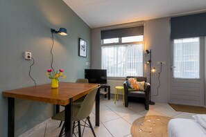 Dining - Peaceful Retreat near Zeeland Beach (Vrouwenpolder)