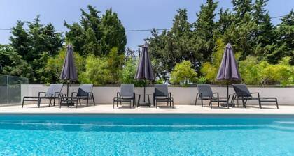 Lodge Néflier Piscine Mer Vignobles BANDOL, tous types activités à 5/10 mn