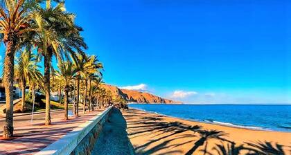 Apartment mit Bergblick am Meer