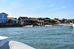Dusche, Haartrockner, Handtücher, Toilettenpapier
