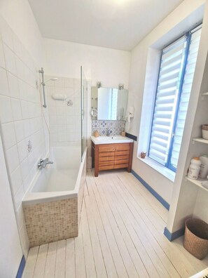 Hårføner og håndklær