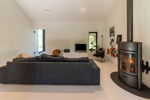 Smart TV, fireplace - Charming home with sauna (Paliseul)