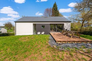 Outdoor dining - Charming home with sauna (Paliseul)