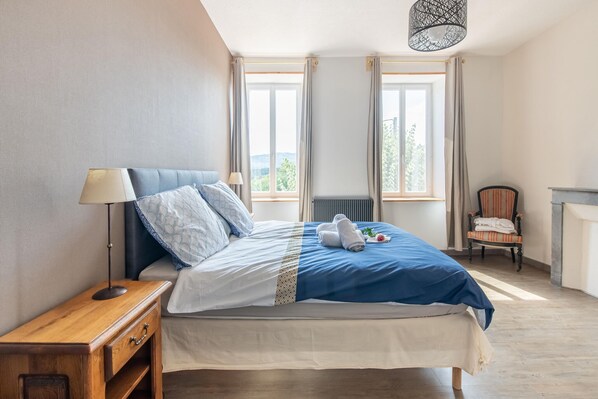 3 bedrooms, iron/ironing board, free WiFi