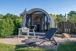 Outdoor dining - Unique Nature Lodge with Terrace Garden (Drenthe)