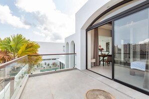 Terrace/patio - Villa Pendet- Luxury Eco 2b Villa: Canggu Med (canggu)