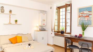 1 slaapkamer, een kluis op de kamer, een bureau, gratis wifi