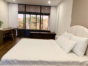 5 bedrooms, WiFi, bed sheets