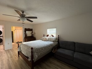 2 bedrooms, WiFi, bed sheets, wheelchair access - Horsing Around In the country (Dade City)