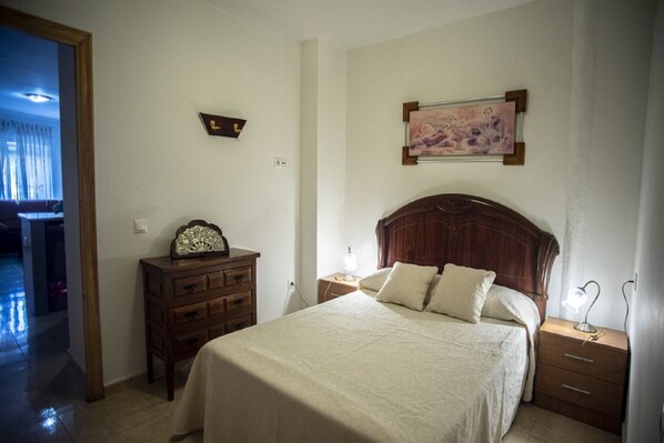 2 bedrooms, iron/ironing board, free WiFi