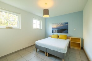 2 bedrooms, travel crib, free WiFi