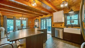 Interior - Bear Claw -Log Cabin-Hot Tub-Pool Table (Hiawassee)