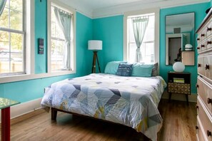 3 habitaciones, escritorio, tabla de planchar con plancha y wifi