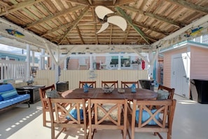 Outdoor dining - Florida Keys Island Paradise (Key Largo)
