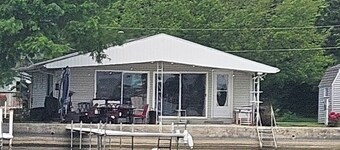 Waters Edge Cottage on Big Barbee Lake!
