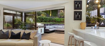 Elite Retreat Ponsonby with Parking and Deck