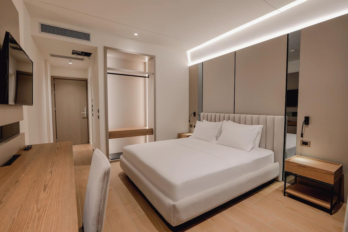 Deluxe Double Room with Sea View | Premium bedding, Select Comfort beds, minibar, in-room safe