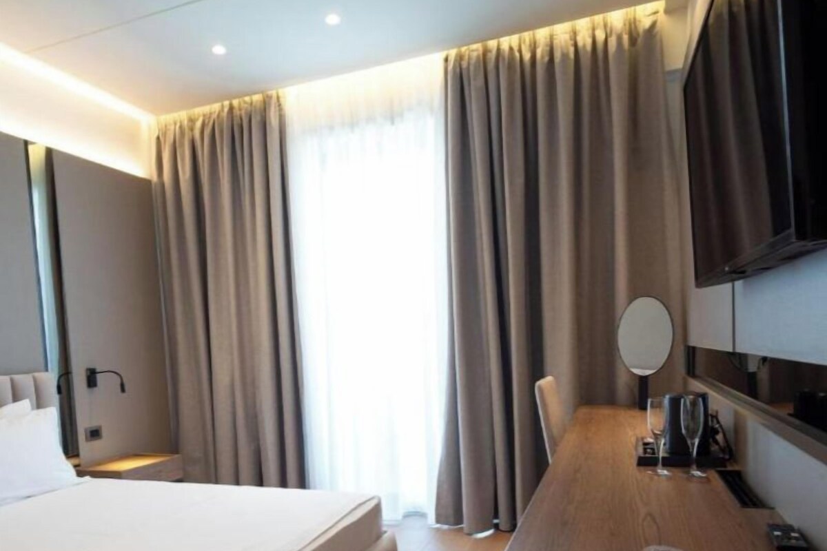 Premium bedding, Select Comfort beds, minibar, in-room safe