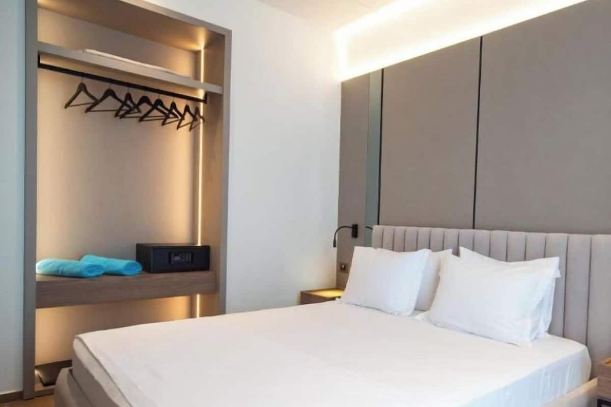 Ropa de cama de alta calidad, colchones Select Comfort y minibar