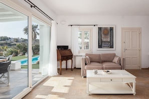 Grand Villa | Living area