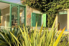 Exterior detail - Charming holiday home in Mougins with pool (Mougins)