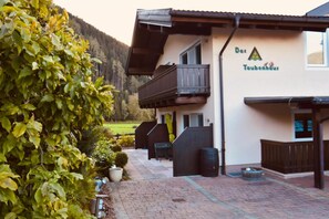 A building with a sign reading "Das Taubenhaus" and a balcony.