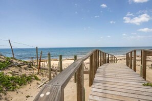 Am Strand, Liegestühle, Strandtücher