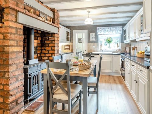 Mrs Cracker's Cottage