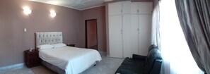 Free WiFi, bed sheets - WHITE HOUSE LODGE  (Victoria Falls)