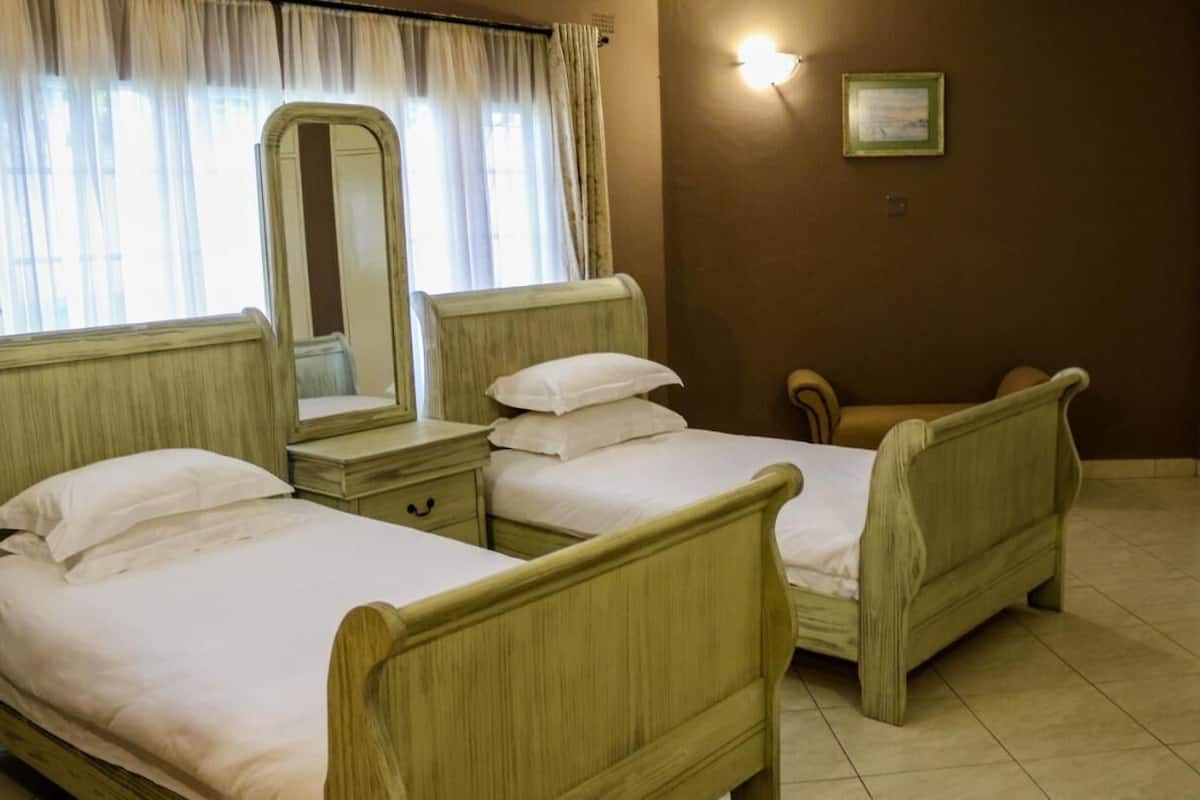 Habitación estándar con 2 camas individuales | Wifi gratis y ropa de cama