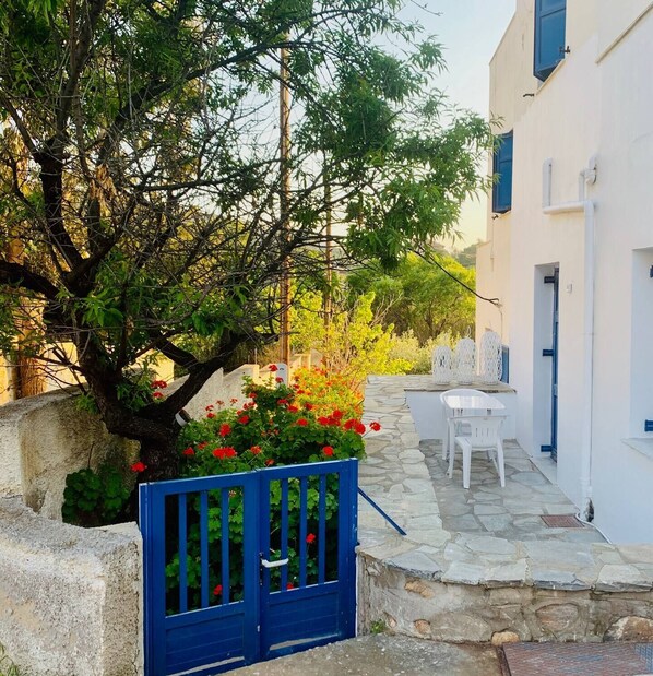 Terrace/patio - No:1 Self Catering family apartment short walk to Agathopes, Komito and Fetouri (Posidonia)