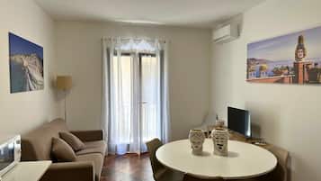 Appartamento Verde | Area soggiorno | Smart TV 32 pollici con canali satellitari, TV, Netflix