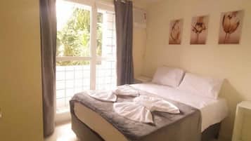 Basic Triple Room | In-room safe, blackout curtains, free WiFi