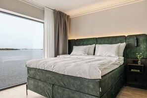 Chambre Deluxe, 1 trĂšs grand lit, vue mer | Bureau, espace de travail pour ordinateur portable, rideaux occultants