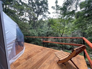 Comfort Room, Balcony, Hill View | Living area