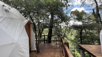 Familierom, flere senger, balkong, utsikt mot høyde | Oppholdsområde